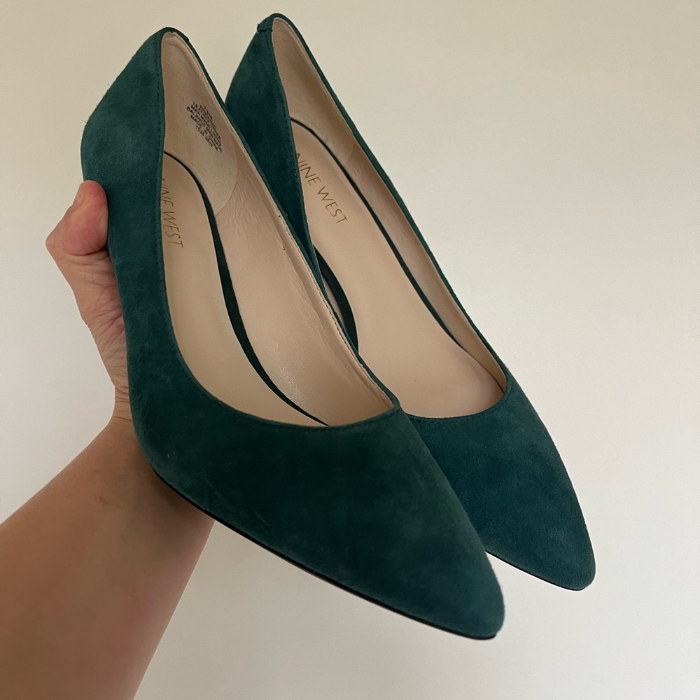Nine West Heels size 7.5 dark green with 2.5inch heel NWOT suede